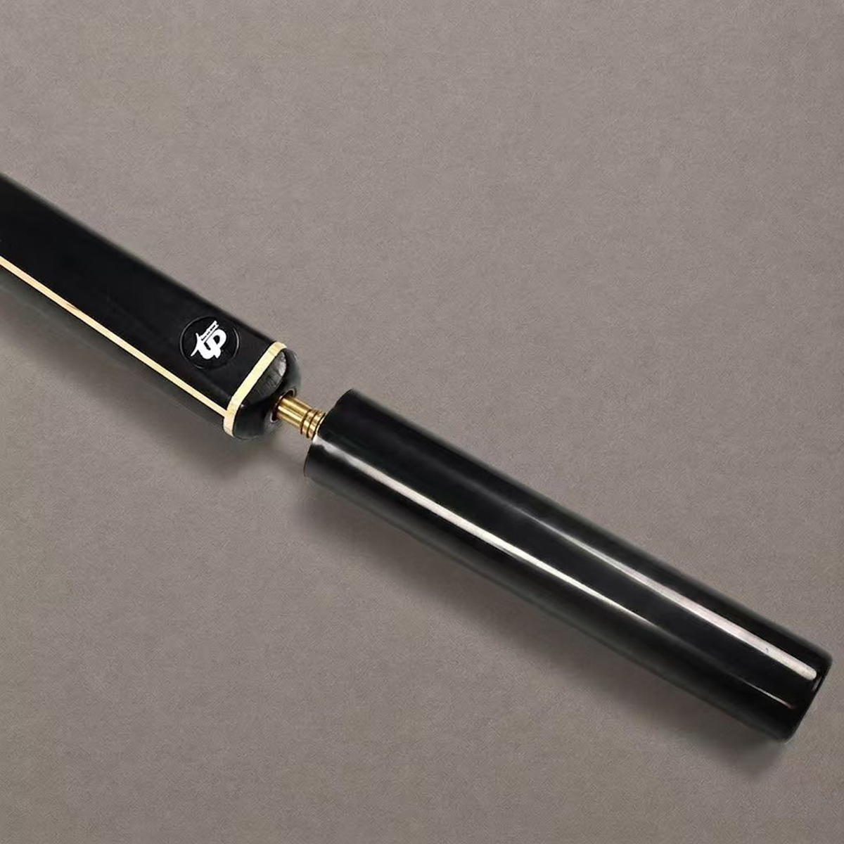 UA03 solid wood cue 10mm tip